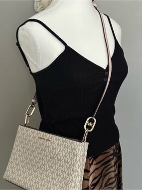 Michael Kors Trisha Medium Triple Compartment Crossbody Bag